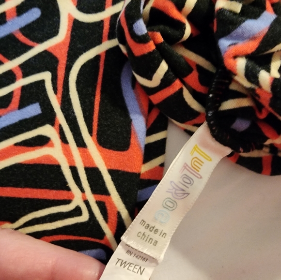 🎀🎀Tween LuLaRoe Leggings - Picture 2 of 3